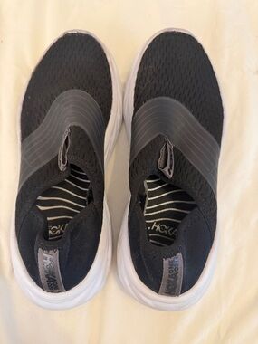 Women’s Slip-On Athletic Recovery Shoes in Black
